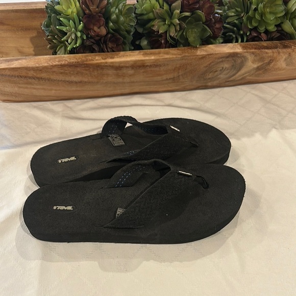 Teva Mush II men’s Black Flip‎ Flops flop sandal sandals size 10 EUC - Picture 1 of 7
